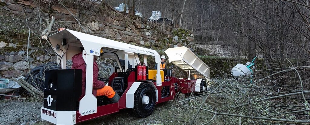 tunnel Dumper ST25 con capacità di carico di 2500 kg, utilizzato nella costruzione di cunicoli tecnologici