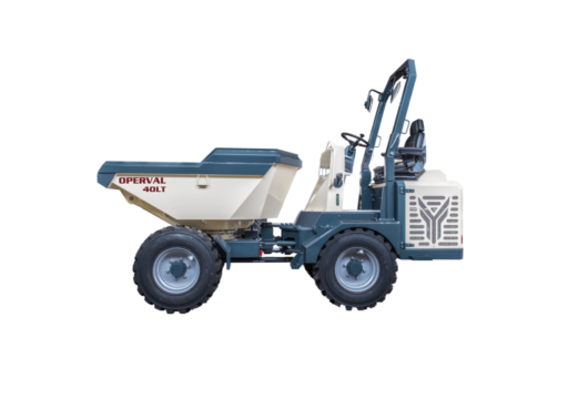Dumper radiocomandato P24 trasporta materiali pesanti in un grande cantiere edile