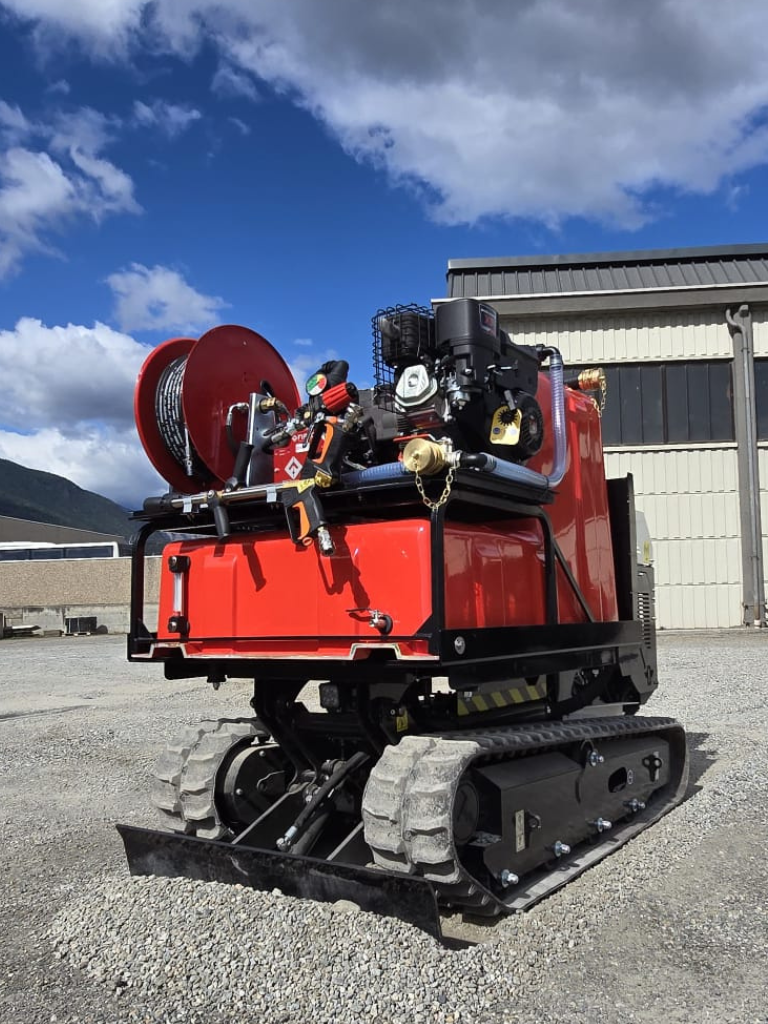 Modulo antincendio installato su dumper P14 Operval durante test operativo su terreno pianeggiante